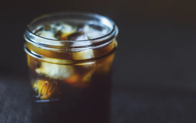 Cold brew — extraction à froid, ratio et temps d'infusion idéaux